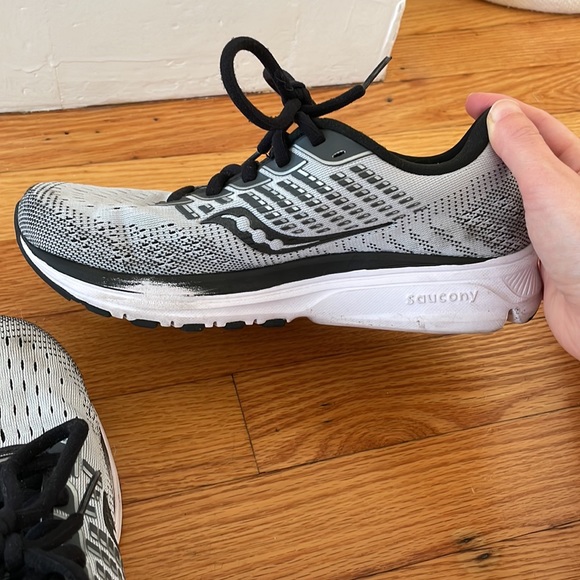Saucony running sneakers size 6.5 - Picture 5 of 5